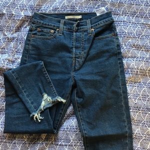 levi’s wedgie skinny frayed jean